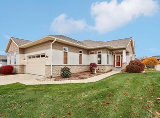 441 Grandview Dr, Waunakee, WI 53597