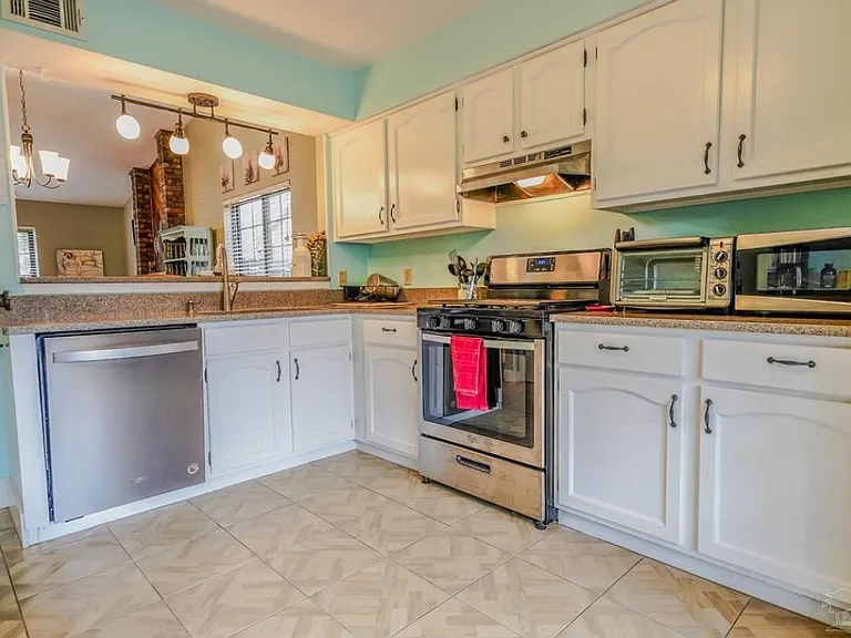 1030 Alderwood Way — Photo 7