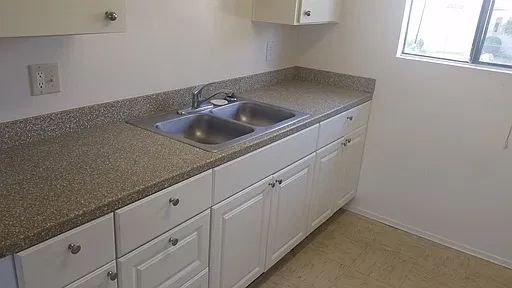 700 E Main St — Photo 2
