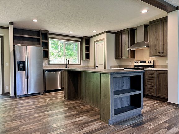3rd image of 1271 Thompson Hill Rd