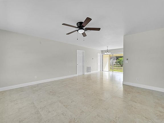 4th image of 434 NE Electra Avenue