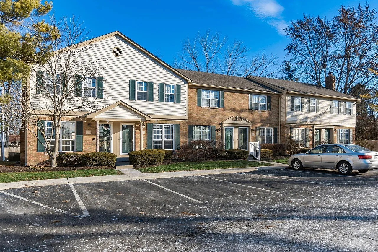 2 bed, 1.5 bath, 1000 sqft, $1,700 — Photo 2