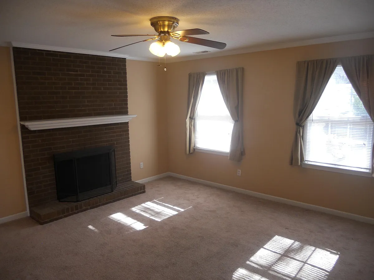 Building Photo - 164 Dober Ct