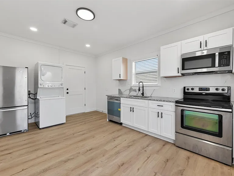2202 Hutchins St #D — Photo 13