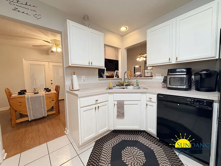 225 Lakeside Ln — Photo 9