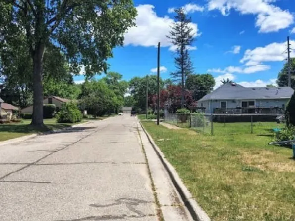 521 Mabel St, Marine City, MI 48039