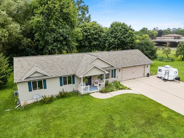 301 1st St, Oconto, WI 54153