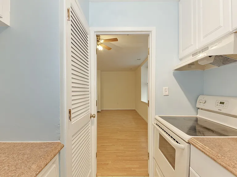 2012 O St NW #25 — Photo 7