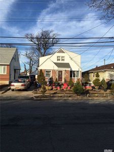 131 Meyer Ave, Valley Stream, NY, 11580