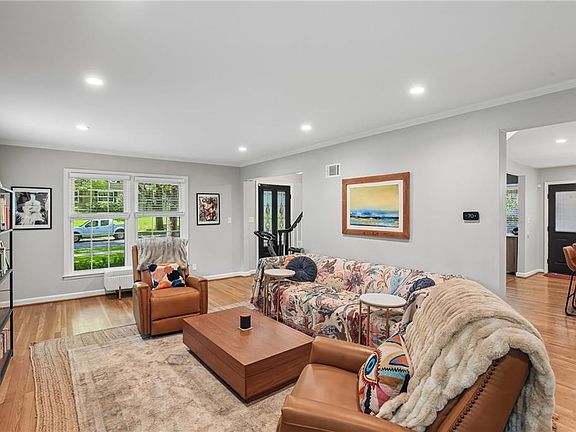 5th image of 1210 Romany Rd