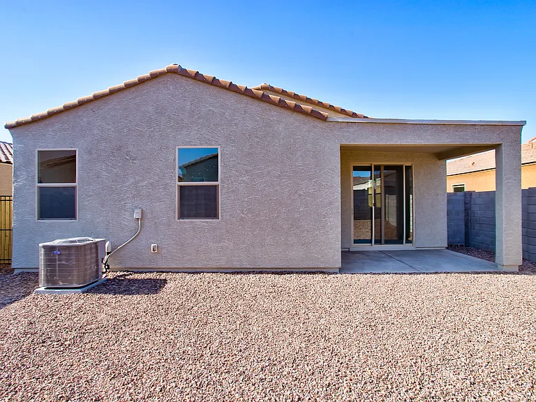 12340 W Kaler Dr — Photo 32