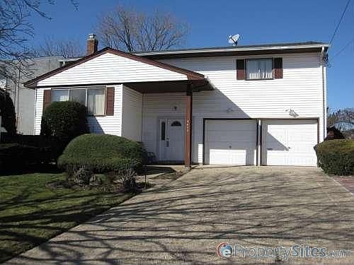 2nd image of 3471 Daniel Cres