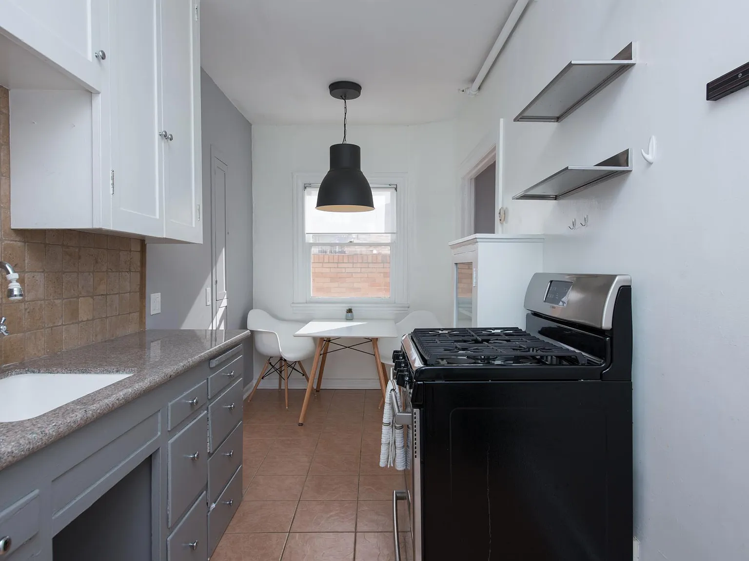 3825 Bluff Place — Photo 3