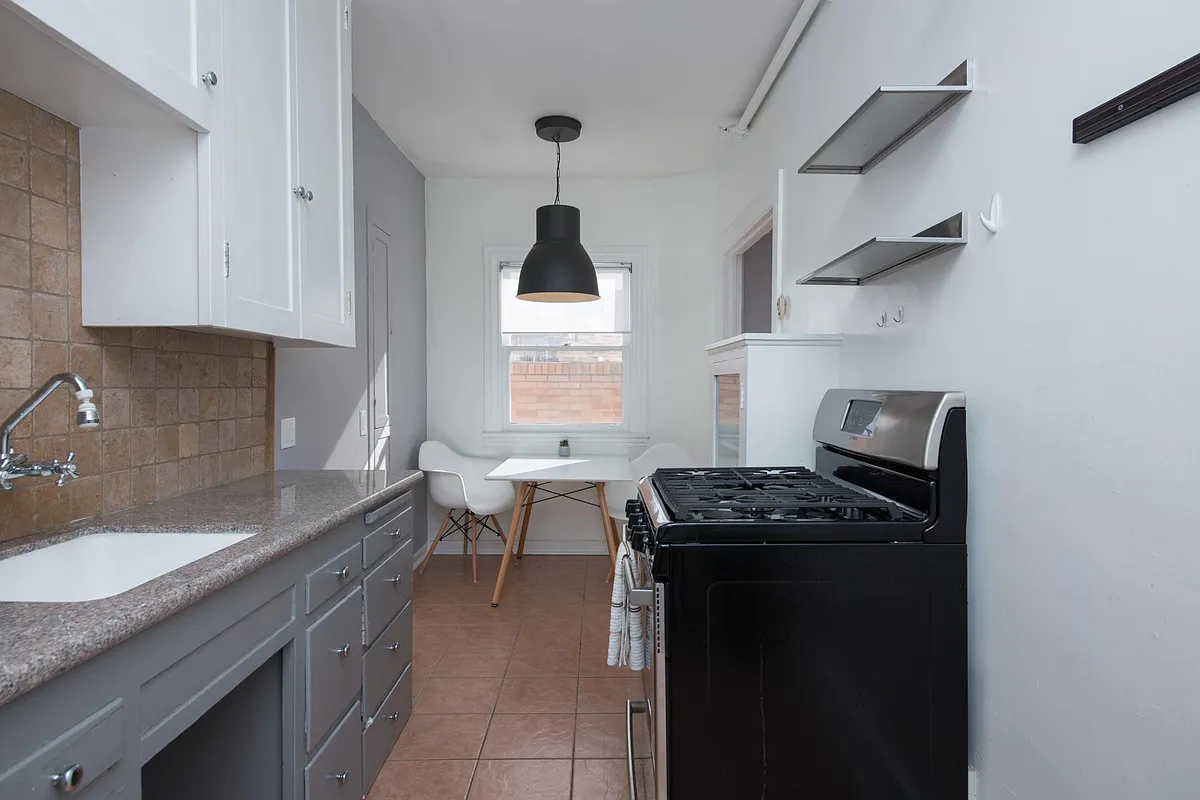 No. 12 kitchen - 3825 Bluff Pl #12