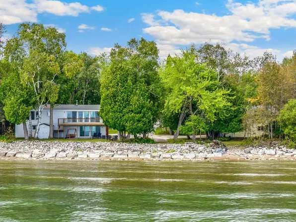 3070 Lake Forest Park Rd, Sturgeon Bay, WI 54235