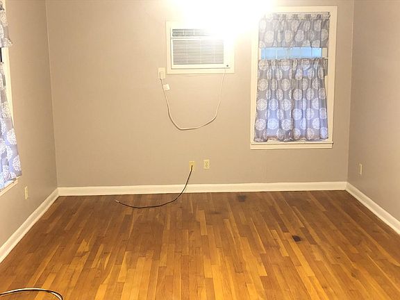 4th image of 1057 W Villaret Blvd