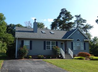 16 Singing Pines Ln, Staunton, VA 24401