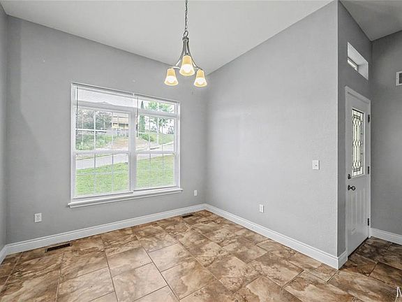 5th image of 106 Ash Ct