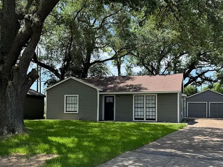 2203 Westway St — Photo 1