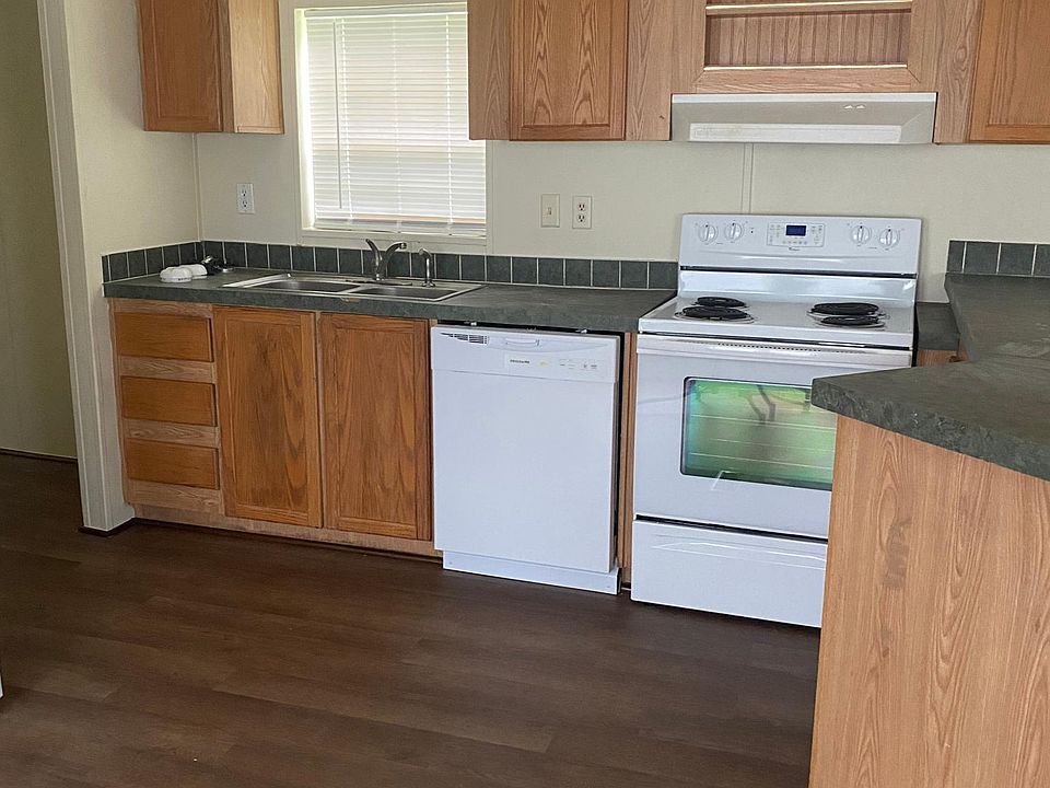 2nd image of 275 Wade Ln