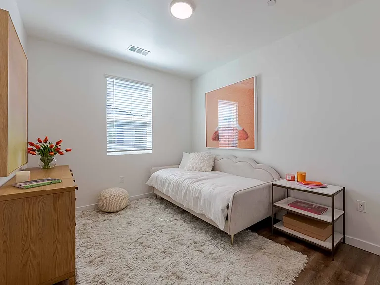 Desert Meadows Townhomes — Photo 9