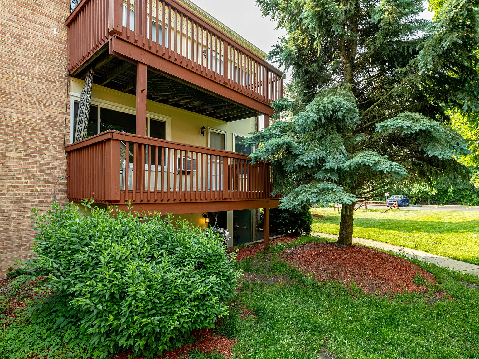 2 bed, 1.0 bath, 768 sqft, $1,300 — Photo 3