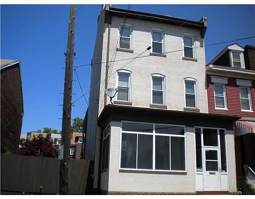371 44th St photo 1