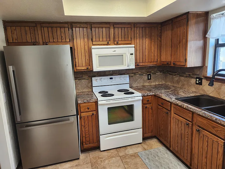 423 Oakdale Dr — Photo 4