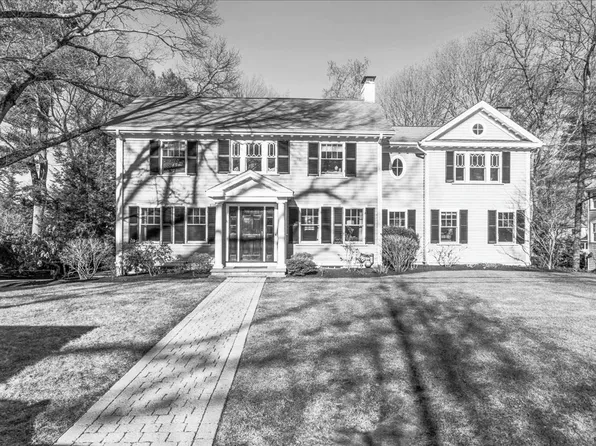 8 Tennyson Rd, Wellesley, MA 02481