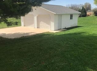 217 W Main St, Benton, WI 53803