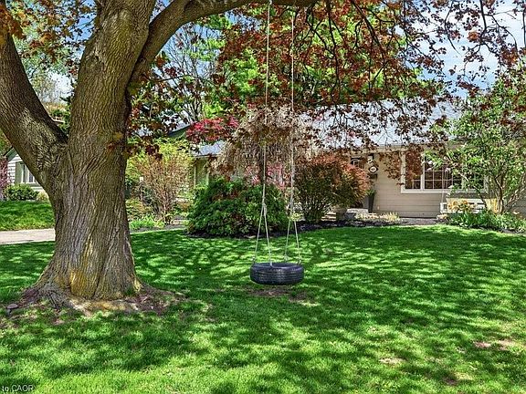 4th image of 969 Sanford Dr