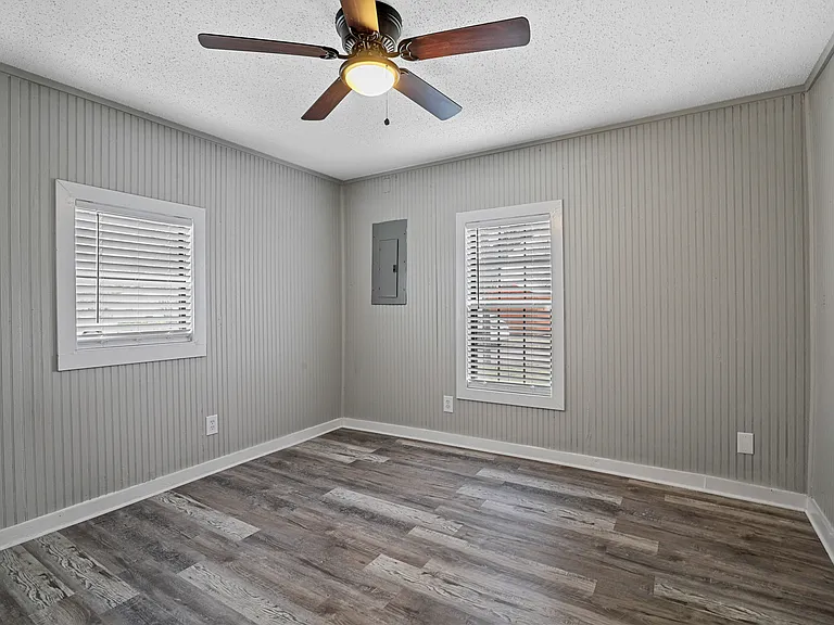 1009 Oak St — Photo 10