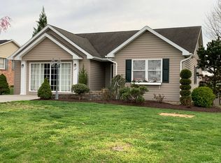 222 E Springbrook Rd, Broadway, VA 22815