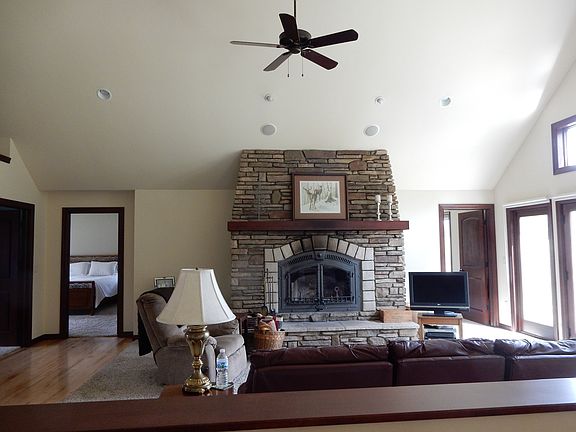 3rd image of 4924 Elm Rd