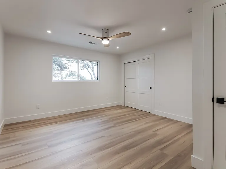 2418 Grandview Dr — Photo 17