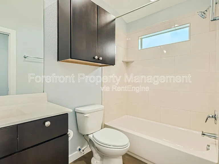 126 E Myrtle St — Photo 28