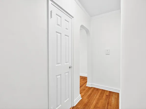 190 East Mosholu Parkway South image 8 of 36