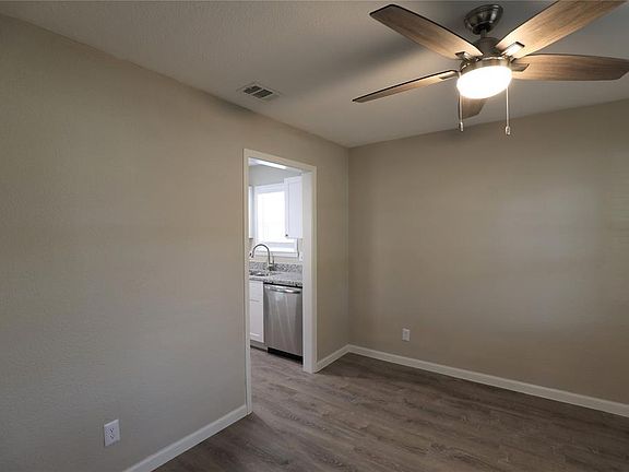 3rd image of 3916 Twin Falls St