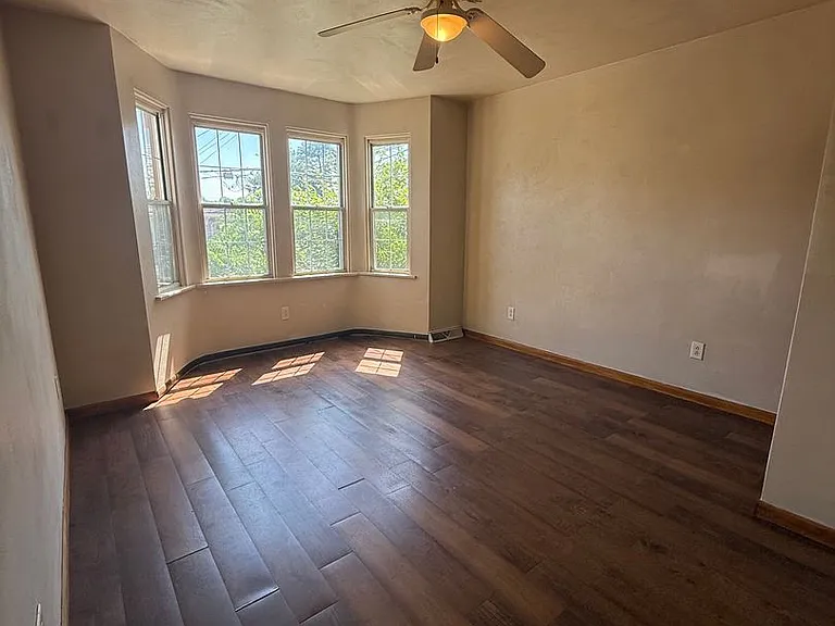 2824 Clermont Ave — Photo 2