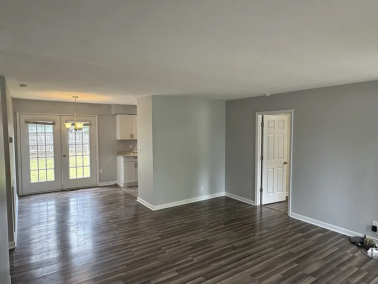 404 N Magnolia Dr — Photo 3