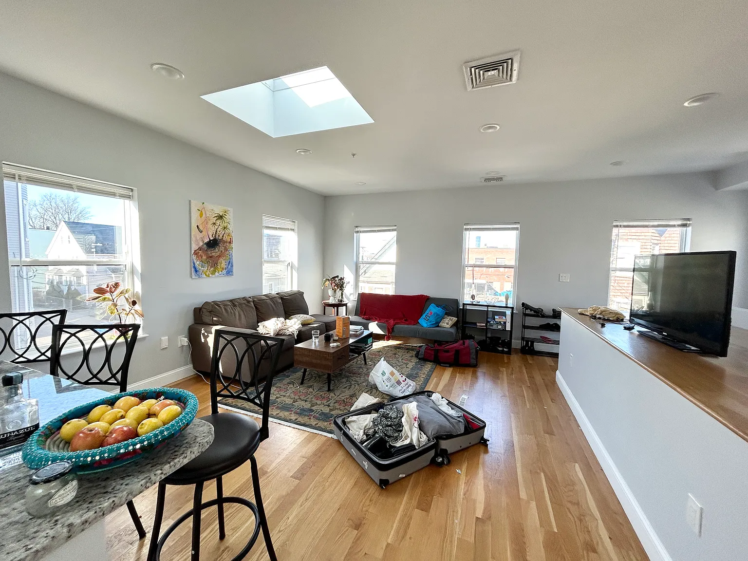 3 bed, 9999 sqft, $3,700 — Photo 2