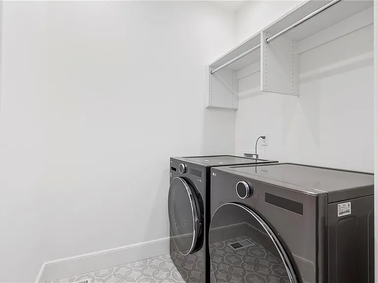 2711 Southwell St NE — Photo 48