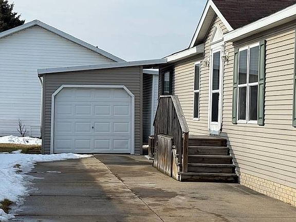 3rd image of 45453 Catalpa Blvd