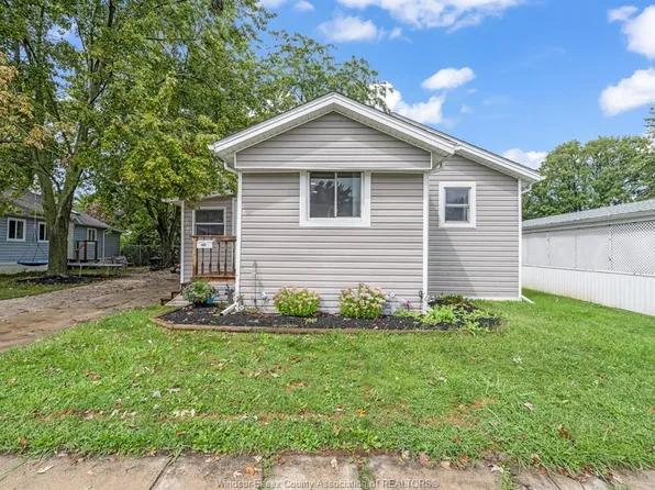 152 Dana Dr, Essex, ON N8M 2A5