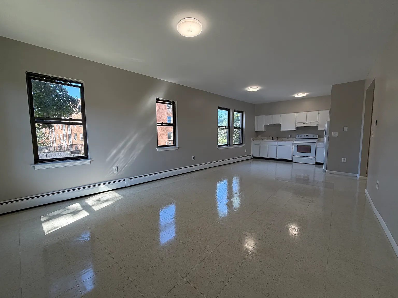 4 bed, 1200 sqft, $2,195 — Photo 3