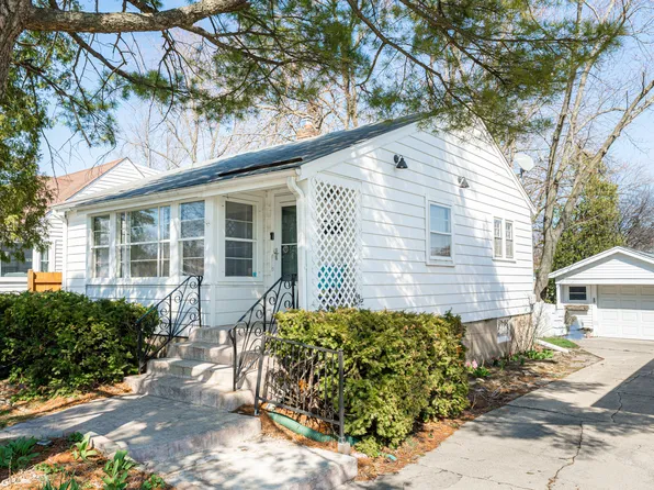 129 N Charles Ave, Villa Park, IL 60181