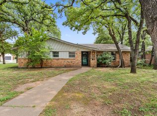 521 Brookview Dr, Hurst, TX 76054