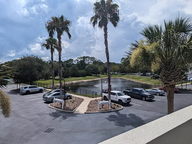 Devon Circle Apartments — Photo 19