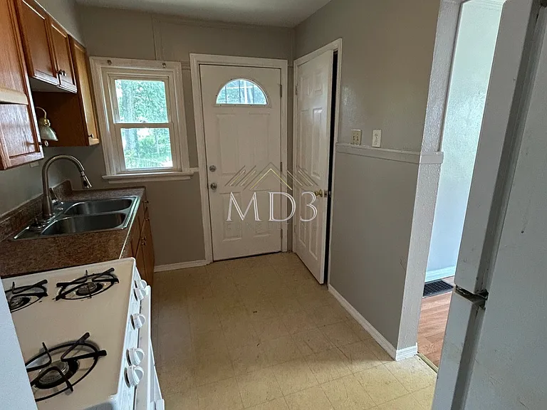 9749 Lilly Jean Dr — Photo 4
