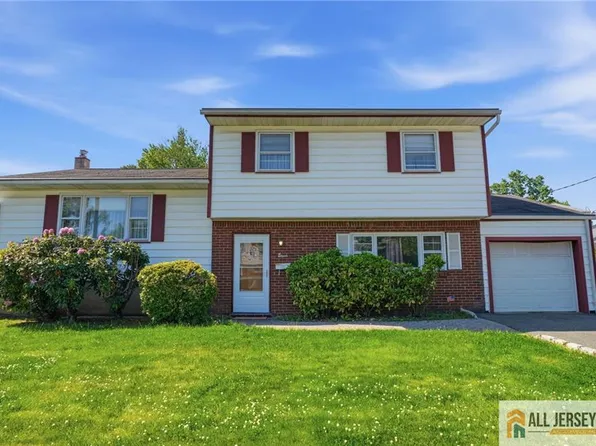 11 Reo Ct, Colonia, NJ 07067